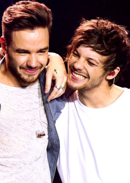 ssunflowerlou28's tweet photo. lilo and zouis are endgame <3 https://t.co/raX3X11Yj0