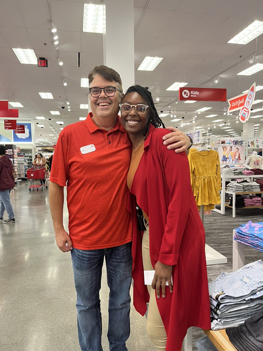 Working alongside great people everyday is top tier, but working for a company full of great people really takes the cake! 

Also, finally got to meet Target legend @ContrucciJoe , full circle moment for the Midwest kid 🤩

It’s a great day to be #TeamTarget 
Let’s go T1884!