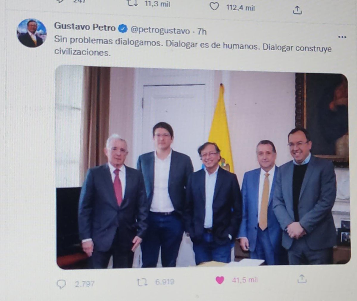 Por primera vez en mi vida le doy un 'me gusta' a un trino de @petrogustavo... 👍🏻 Es de caballeros reconocer sin importar qué pase después. Hay mucho trabajo por delante. Sigo siendo Uribista.