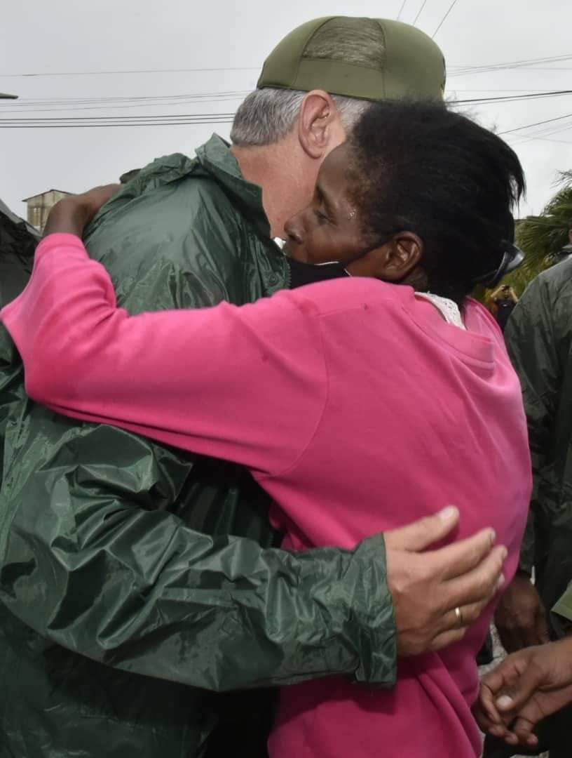 Nos vamos a recuperar,tengan la certeza 
<a href="/DiazCanelB/">Miguel Díaz-Canel Bermúdez</a> 
El abrazo solidario de nuestro presidente presente en cada adversidad 🇨🇺
#FuerzaPinarDelRio