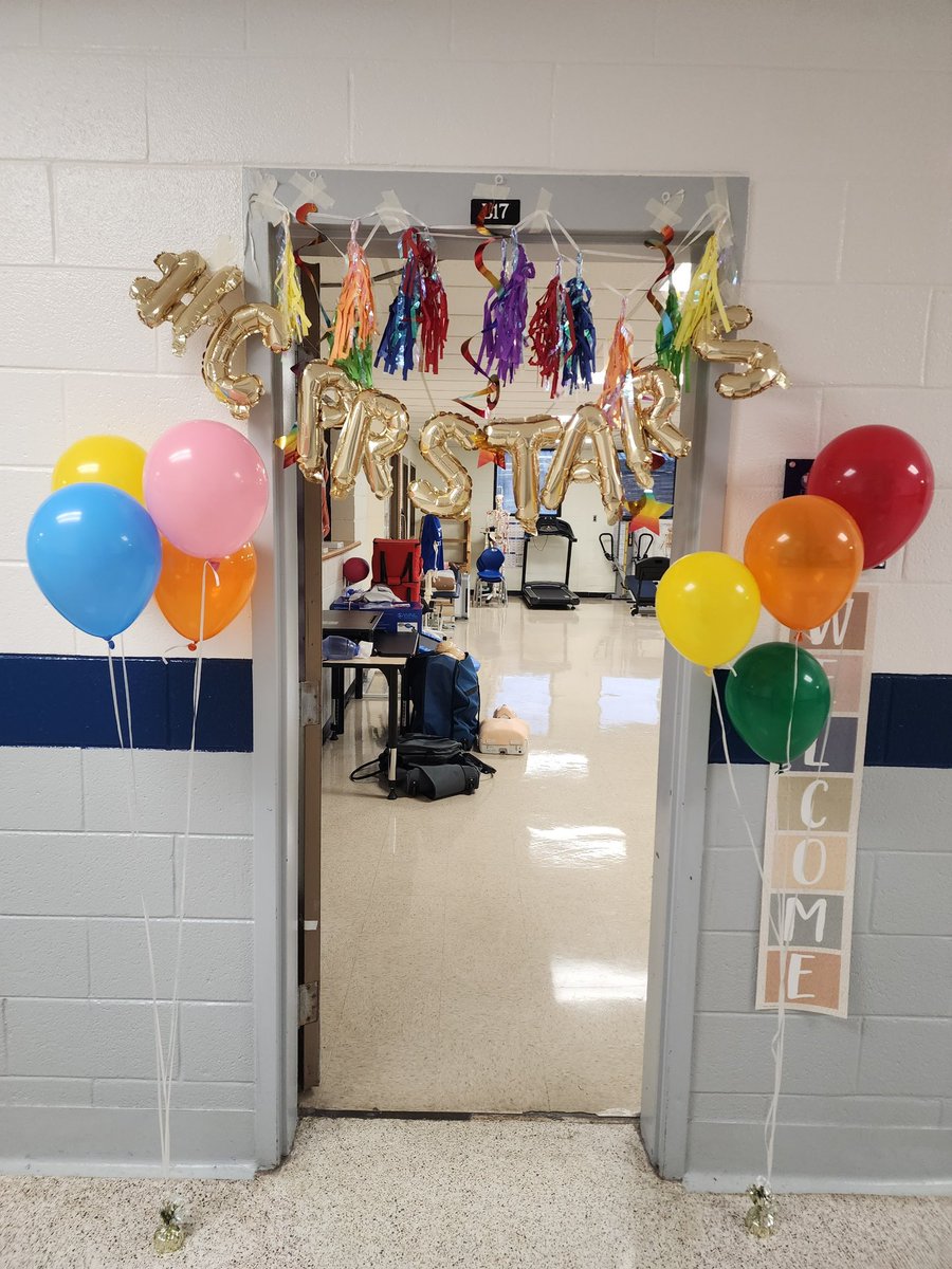NHREC_CTE_BF's tweet photo. What a great way for Ms. Bolam to celebrate her PT/OT students earning their #CPR certifications! #CPRStars #NHRECCTE #NHREC #NewHorizonsCTE #BoldlyGoing #WeAreNewHorizons
@NHREC_VA https://t.co/c1WMuSEMfQ