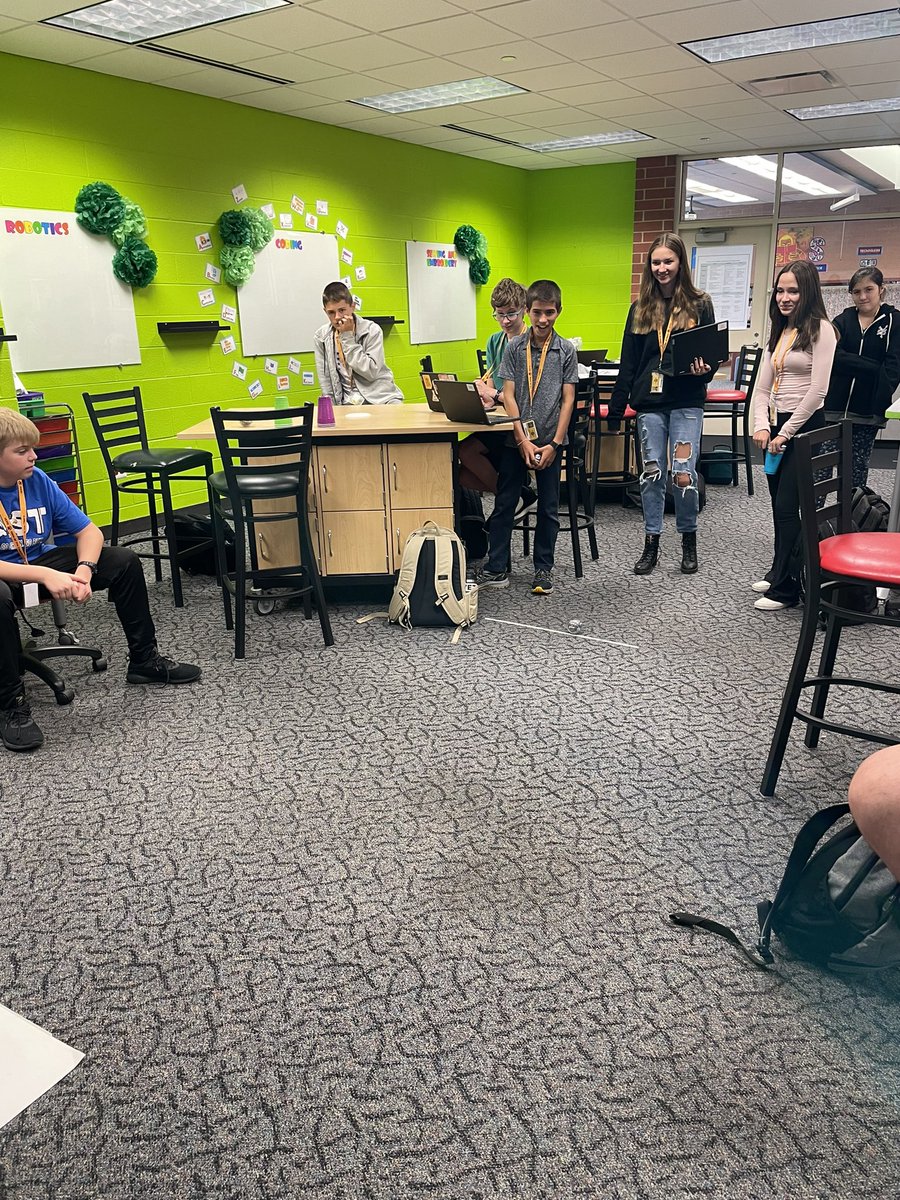 157cTechCoach's tweet photo. Enjoyed watching Sphero Olympics Curling in 8th grade STEM today! It was an intense competition! #hcms #fsd157c https://t.co/XlrREAWtnu
