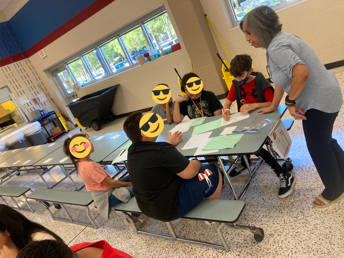 JobeMathLP's tweet photo. Rizzuto 5th graders participate in an order of operations relay race to prepare for their next CBA while focusing on communication as they justify their answer choice. #ChooseLP https://t.co/oDLYDUYytM