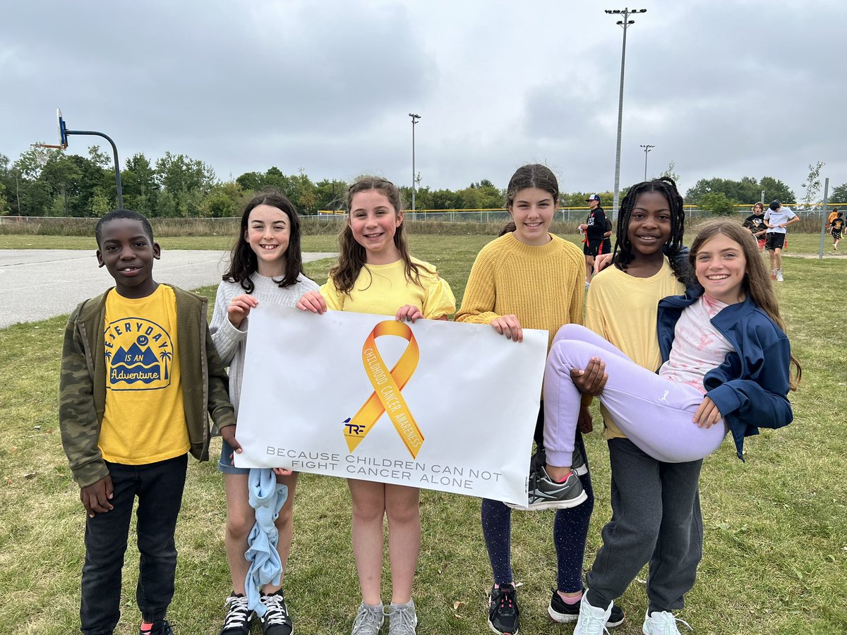 sjpflames's tweet photo. SJP flames showing golden support for @TRFdotORG and all children fighting cancer during this Childhood Cancer Awareness month. Way to go flames! https://t.co/HMGiDidigg