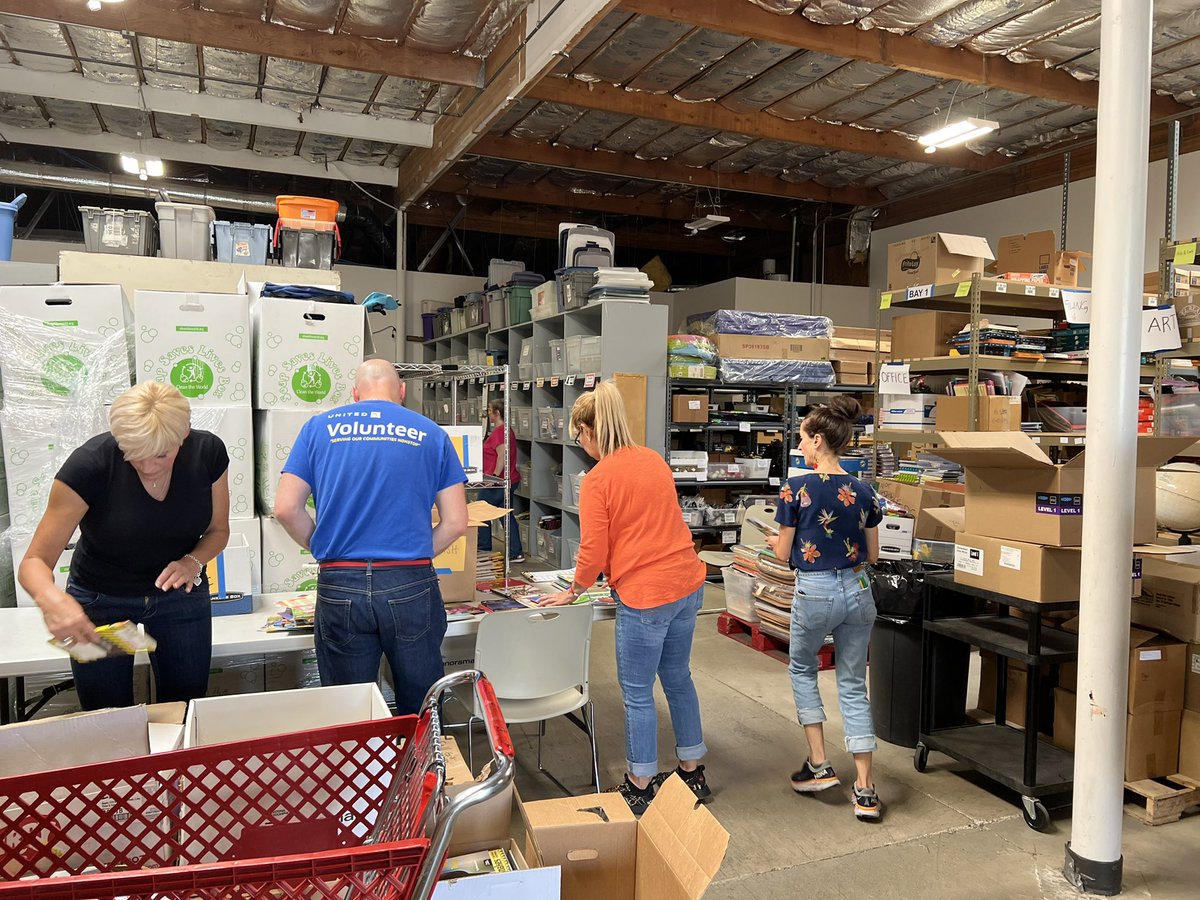 Great day with Team @united PDX volunteers to help @SchoolhousePDX get all our students ready for school! #Septemberofservice @Tobyatunited @MikeHannaUAL @DJKinzelman @brian_crooks_UA @espresso613