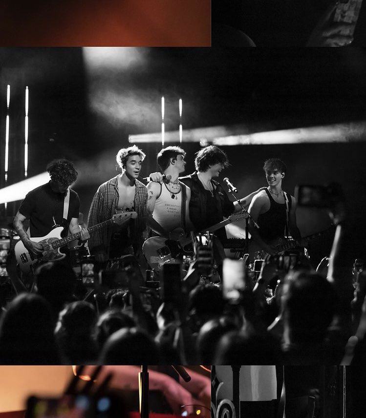 relaxbesson's tweet photo. Happy 6 years to the band that has been there for me and gave me some of my favorite memories ❤️ love you guys endlessly https://t.co/oB9YY1e2Ic