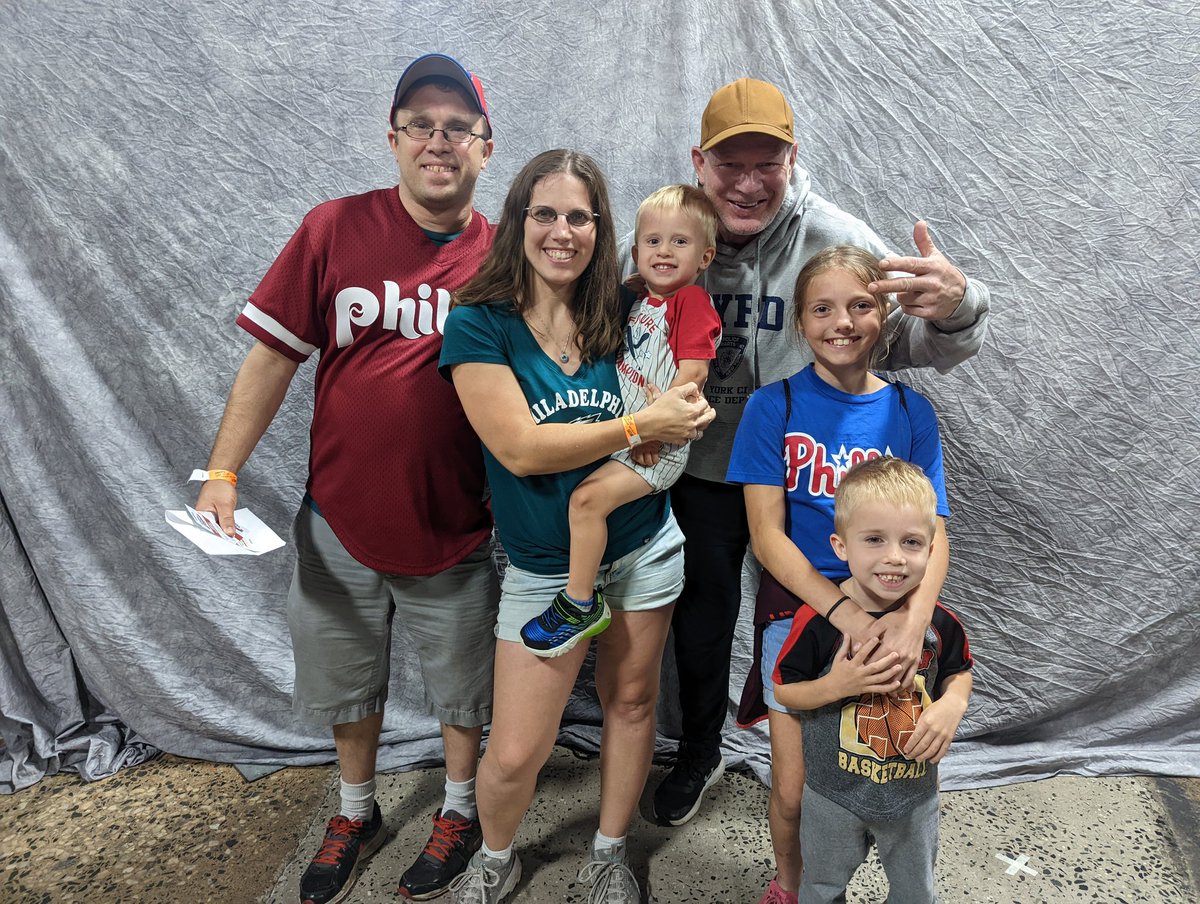 JArmstrongDi9's tweet photo. Hey @LennyDykstra Very nice meeting you this past weekend. Thanks for coming out. https://t.co/0Kwx1xpl2i
