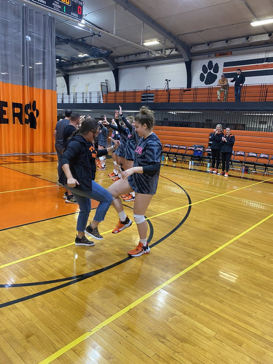 Amy Johnson tweet media