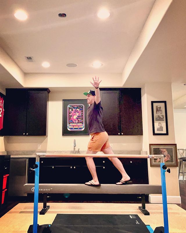 comidmodhomes's tweet photo. Being a skilled broker takes balance, perseverance, passion, resilience, and quickness. And today I got to do them all!

#midmod #midcenturymodern #fixerupper #retro #gymnastics #realestate #denvermidmod #midmodcolorado #soldbyadriankinney #weekendwork #realestatemarket https://t.co/vxwUke58GQ