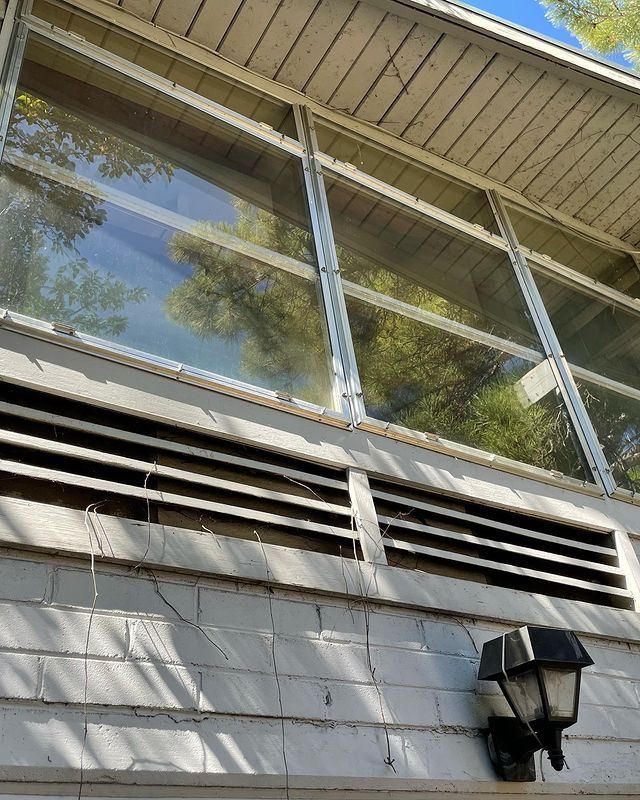 comidmodhomes's tweet photo. Being a skilled broker takes balance, perseverance, passion, resilience, and quickness. And today I got to do them all!

#midmod #midcenturymodern #fixerupper #retro #gymnastics #realestate #denvermidmod #midmodcolorado #soldbyadriankinney #weekendwork #realestatemarket https://t.co/vxwUke58GQ