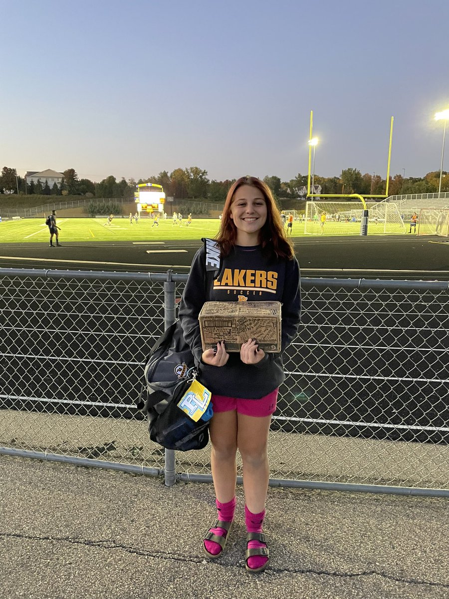 Our #GatoradePlayerOfTheGame goes to goalkeeper Andrea Reichwald! Tonight Andrea and the defense earned a 3-0 shutout against conference opponent Farmington. Great work, Andrea! 💙💛⚽️