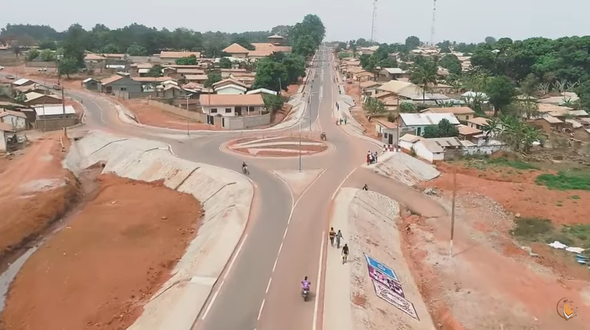 date_africa's tweet photo. 🇨🇲 Cameroun : Tibati 2018-2022 du bitume désormais dans quelques artères stratégiques de la bourgade située dans la Région de l'Adamaoua.
#utdacameroun #utdainfo #utdatibati https://t.co/tvjm9jMBak