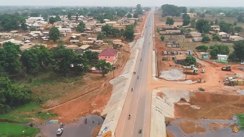 guyzoducamer's tweet photo. 🇨🇲 Cameroun : Tibati 2018-2022 du bitume désormais dans quelques artères stratégiques de la bourgade située dans la Région de l'Adamaoua.
#utdacameroun #utdainfo #utdatibati https://t.co/sJC2Jxoulm