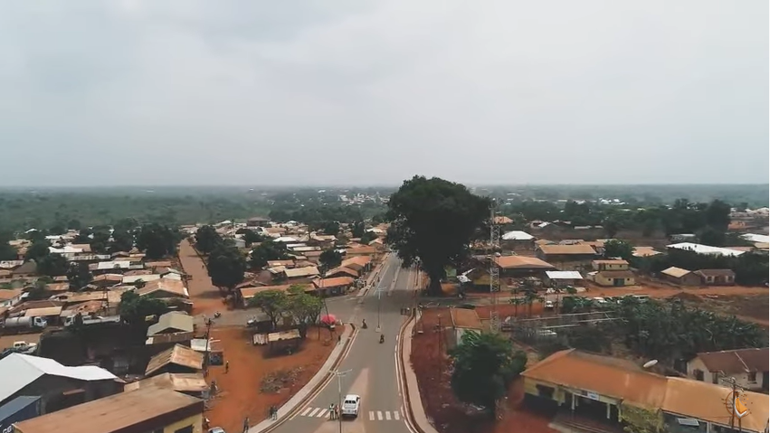 guyzoducamer's tweet photo. 🇨🇲 Cameroun : Tibati 2018-2022 du bitume désormais dans quelques artères stratégiques de la bourgade située dans la Région de l'Adamaoua.
#utdacameroun #utdainfo #utdatibati https://t.co/zPHIX0TDV3