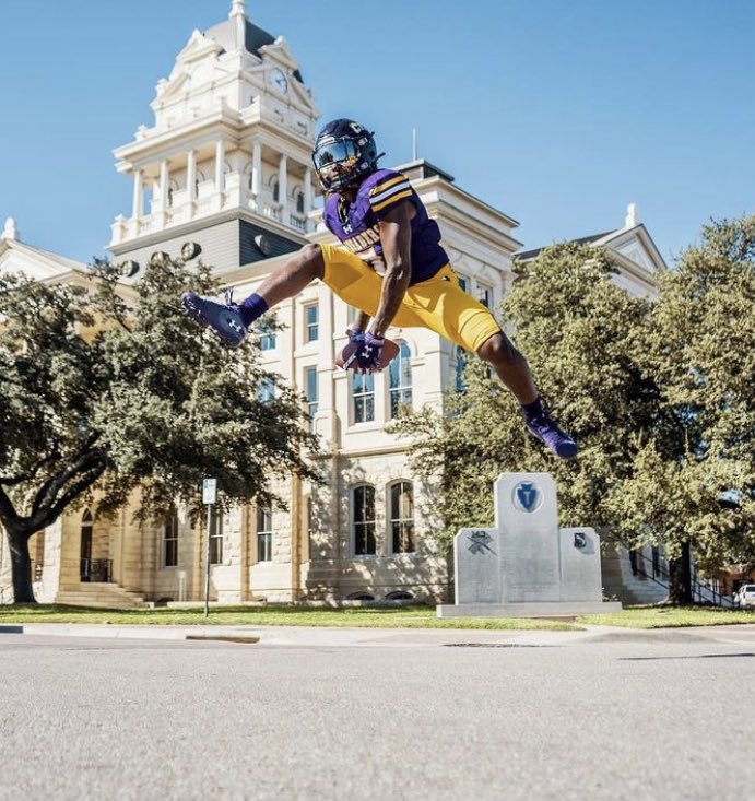 charliehuschka's tweet image. Got the CRU jumpin’ out the gym.

Mid-Season Tapes: WYA

#stac22 🟣🟡🏆