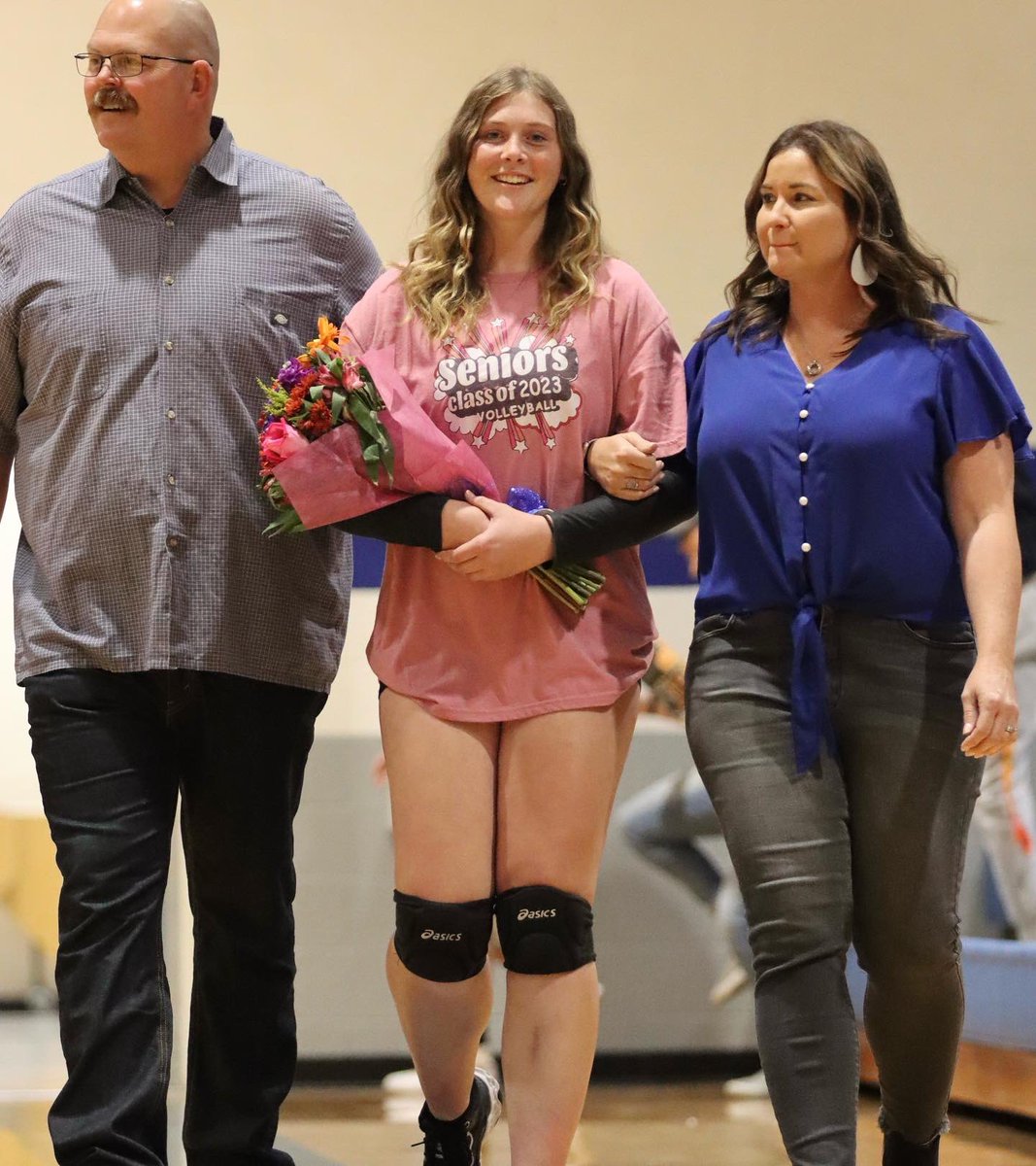 saltyphotos's tweet photo. Senior Night for Volleyball. @GVHSActivities @GVHS_Volleyball @GVHSYearbook @GVHSEagleMedia https://t.co/eDFXHAfIba