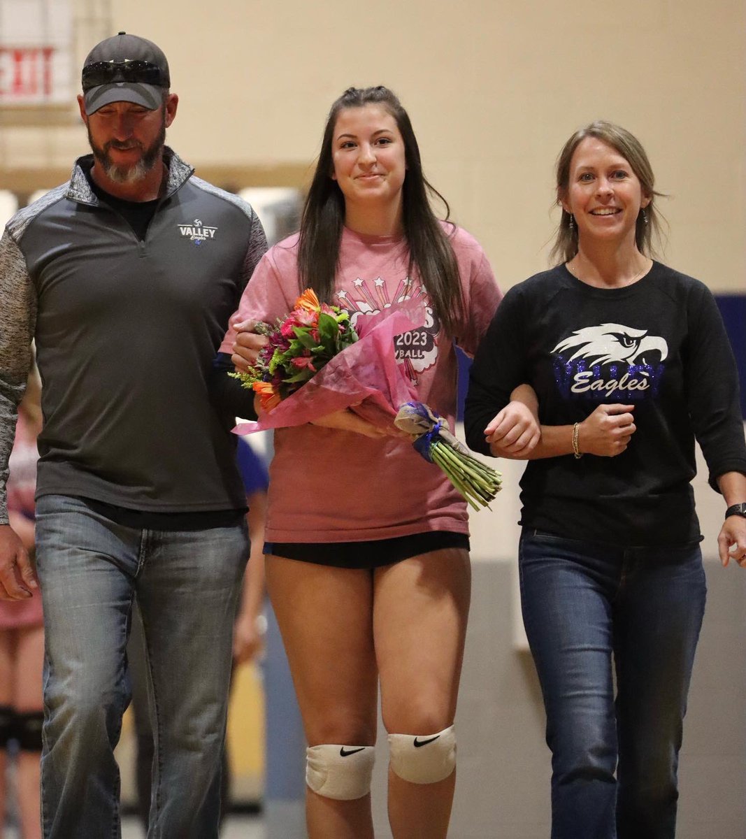 saltyphotos's tweet photo. Senior Night for Volleyball. @GVHSActivities @GVHS_Volleyball @GVHSYearbook @GVHSEagleMedia https://t.co/eDFXHAfIba