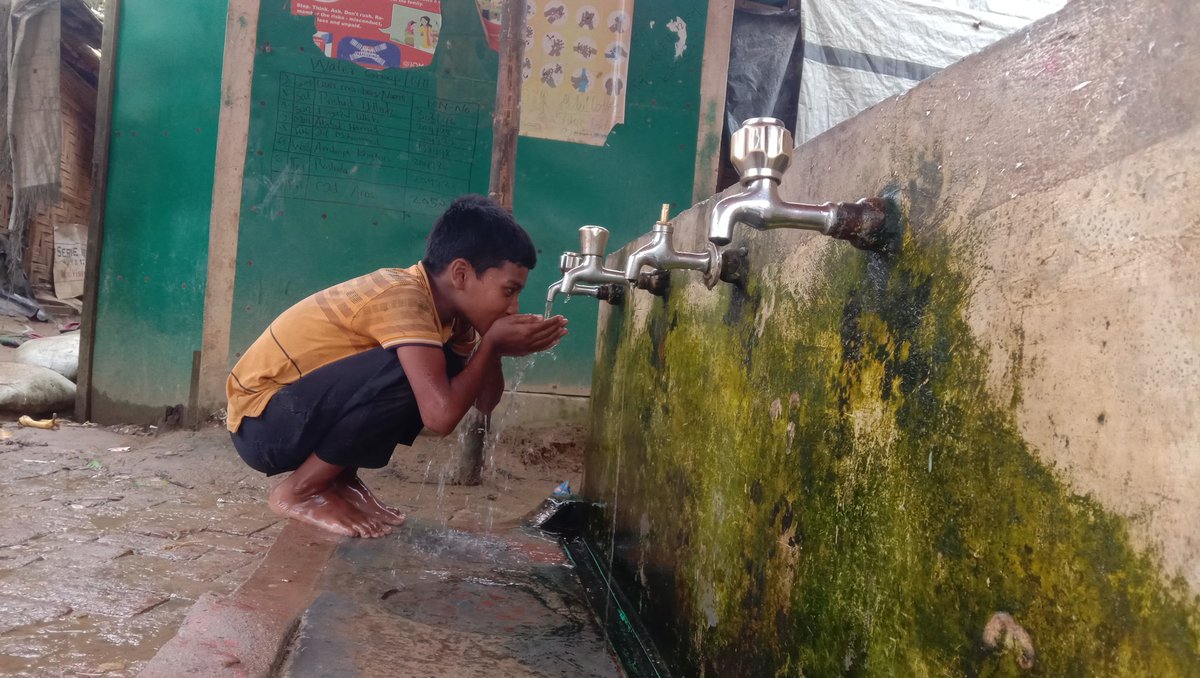 mdzbr57's tweet photo. A Rohingya boy is drinking water by using his hand as a cup from the tap in the largest refugee camp.
#Rohingyalivesmatter
#Rohingyacriss
#Rohingyaboy
#Rohingyarefugeecamp
📷md zubair https://t.co/dkOy2XFB1h