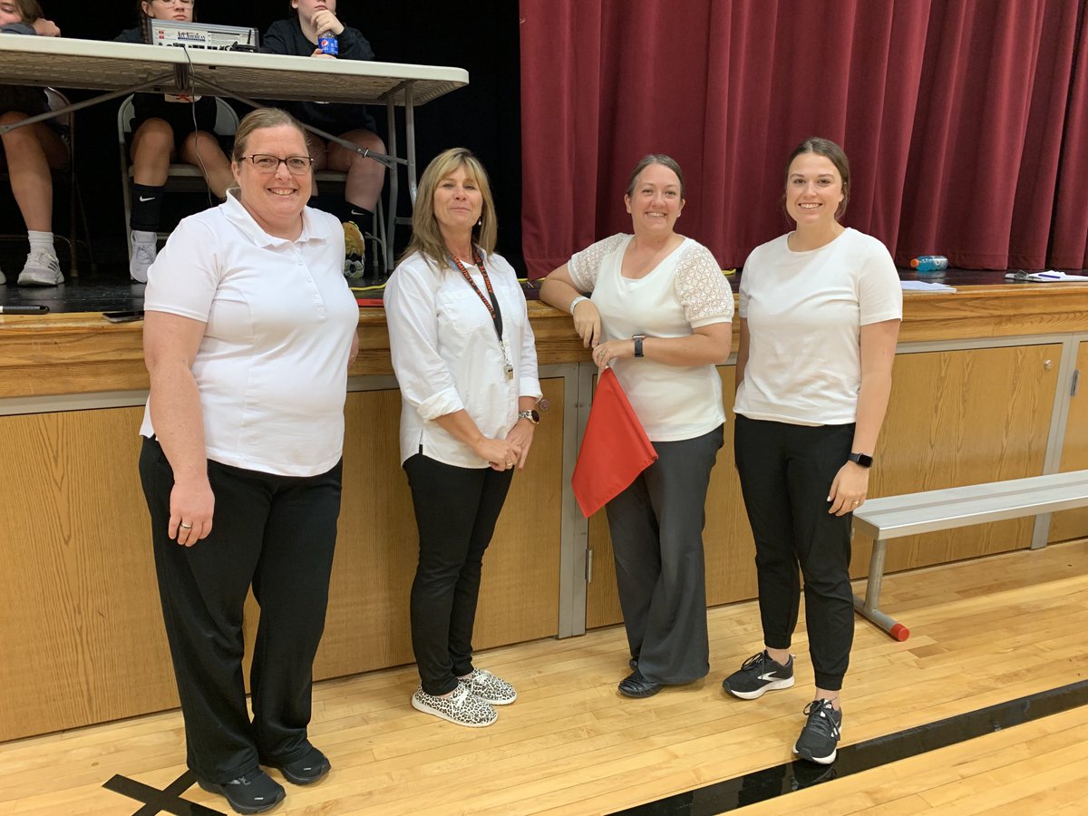 ⁦<a href="/SCSActivities/">Stanton 🐴 Activities</a>⁩ I would like to thank these ladies for all their help tonight at the Jr. High VB games #theseladiesrock