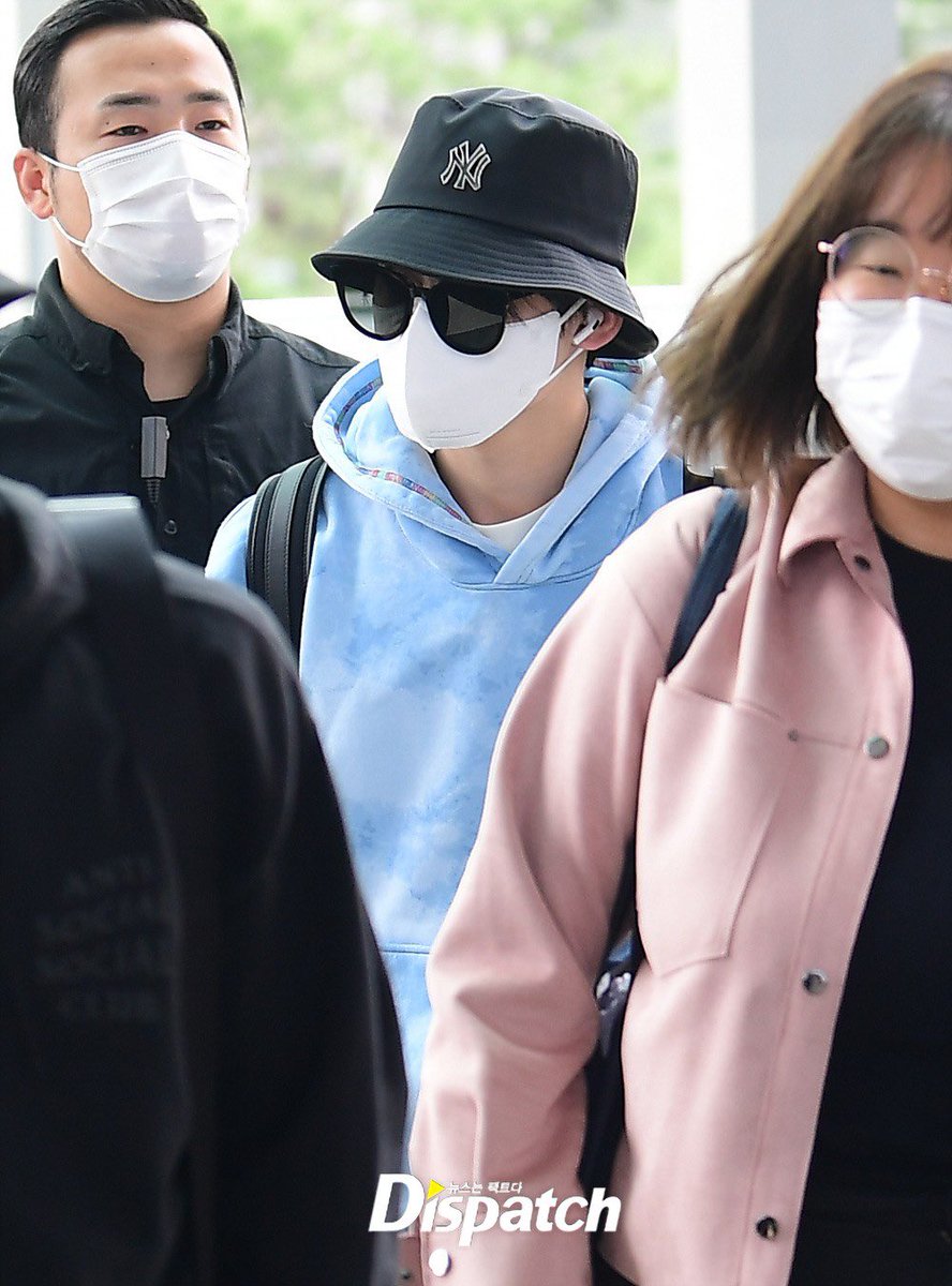 NeoMomentZone's tweet photo. [220928] @NCTsmtown_DREAM 
#천러 #CHENLE  

at Incheon Airport heading to Indonesia   

#NCT #NCTDREAM  #NMZ_NCTDREAM https://t.co/64IffgWjVK