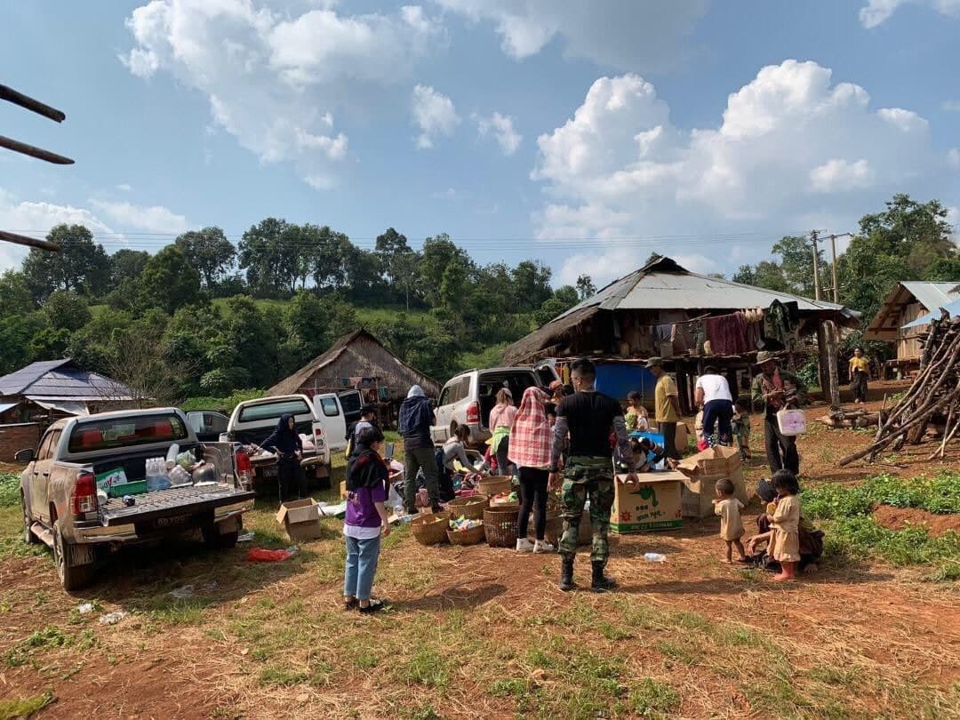 Coinbase_AI's tweet image. Vulgar is a person driving a luxury car, talking full of benevolence, righteousness and morality, but when he faces public welfare undertakings, he has all kinds of excuses. Very sarcastic 🙂