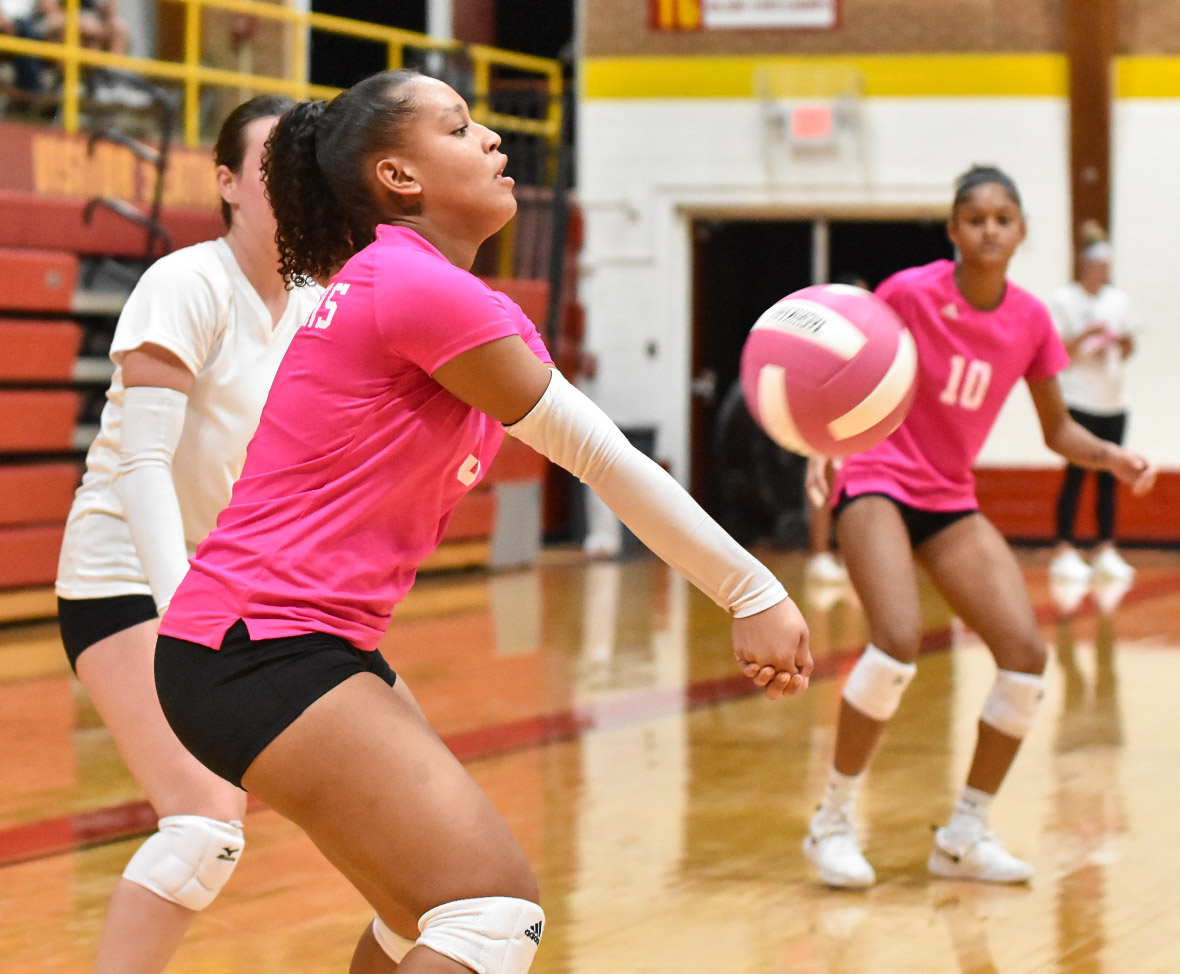 Finals from Altamont...

Fort Scott def. Pittsburg 2-0
Fort Scott def. Labette County 2-0
Parsons def. Pittsburg 2-0
Parsons def. Labette County 2-0

Parsons and Fort Scott both keep possession of first place in the SEK League 🏐 standings.

📸 highlights:
