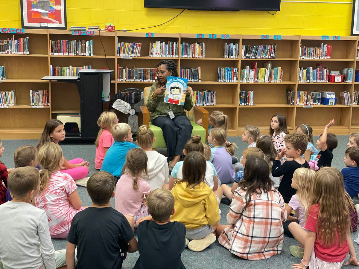 Reading books and especially reading to students is one of my favorite things to do. Thank you, PTA for a planning a special night of reading for us. 💗