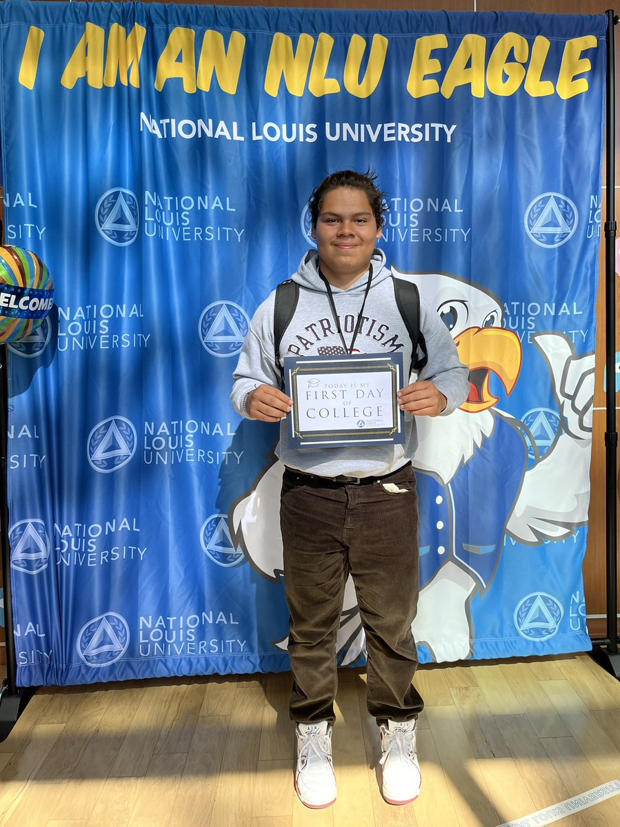 paulinedegrazia's tweet photo. When you are a Mom…and you recruit undergraduate students…you encourage them to take pictures and send to their Mom or family members. So excited for the first week of classes! @NLU_Wheeling https://t.co/5Gem8dX6fV