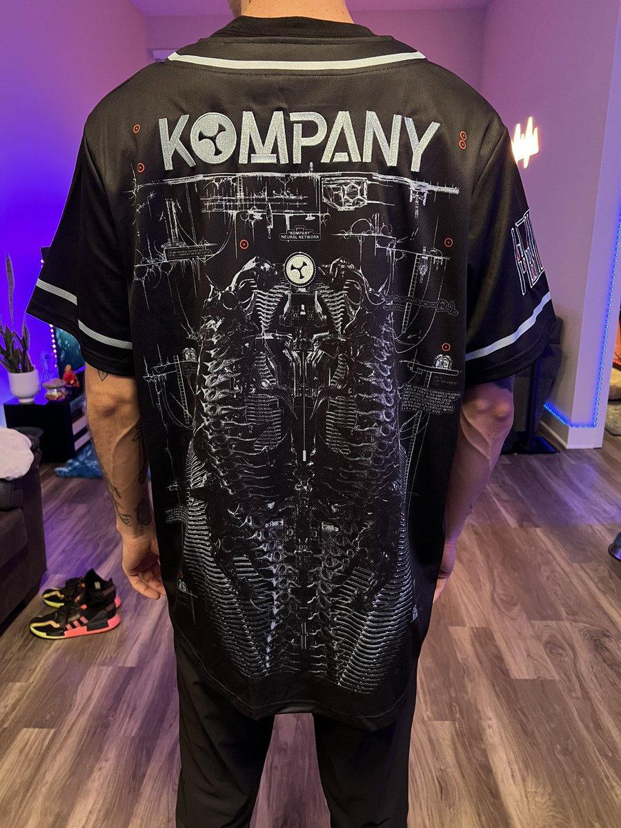 Kompanymusic's tweet photo. GUYS HOLY SHIT https://t.co/HX214tYzd0