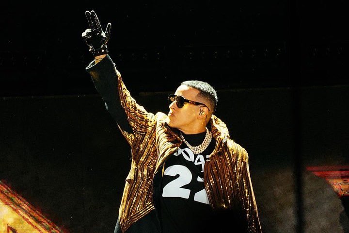 dyarmyrepdom's tweet photo. @daddy_yankee 27/09/2022 en el Estadio Nacional Julio Martínez Pradanos en Santiago, Chile 🇨🇱. 

#DaddyYankee #DYARMY #DY #Reggaeton #Leyenda #Legend #DYARMYRD #PuertoRico #RepublicaDominicana #Legendaddy https://t.co/j1ilwjAaSM