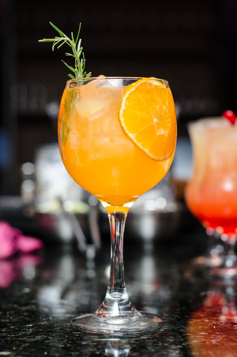 fooing_official's tweet image. Make this iced orange cocktail especially for your best friend.🍸🧊
The sweetness of orange is combined with the aroma of wine.🥰
 #fooing #icemaker #icemakermachine #cocktails #mojito #summerdrinks #icedrink