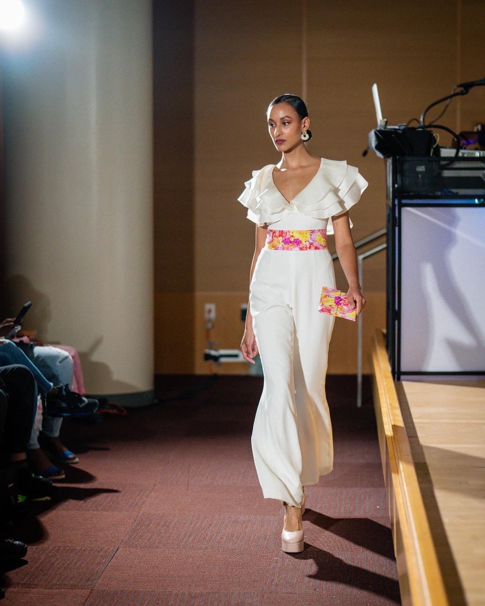 bronxnyfw's tweet photo. 📸 @splitsecondmoments_ for @kiaracarrion @kitara_24 for BxFW in collaboration with the Bronx Library Center for Hispanic Latinx Heritage Month Sponsored by Fordham Road NYC

#bronxfashion #bronxlibrarycenter #thebronx #bronx #bronxfashionweek #nyfw #nyfw2022 #couture #haute https://t.co/K2tXbcz5tK