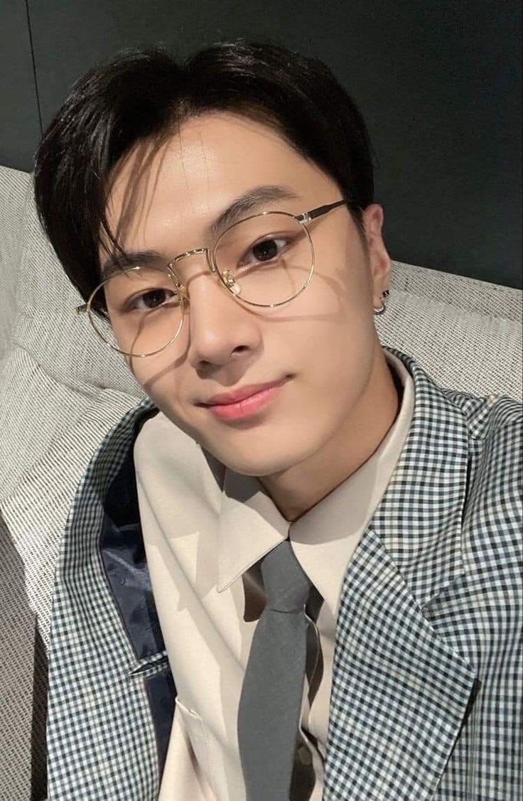 LinoriJay's tweet photo. the glasses >>> https://t.co/WU1d2fEU69