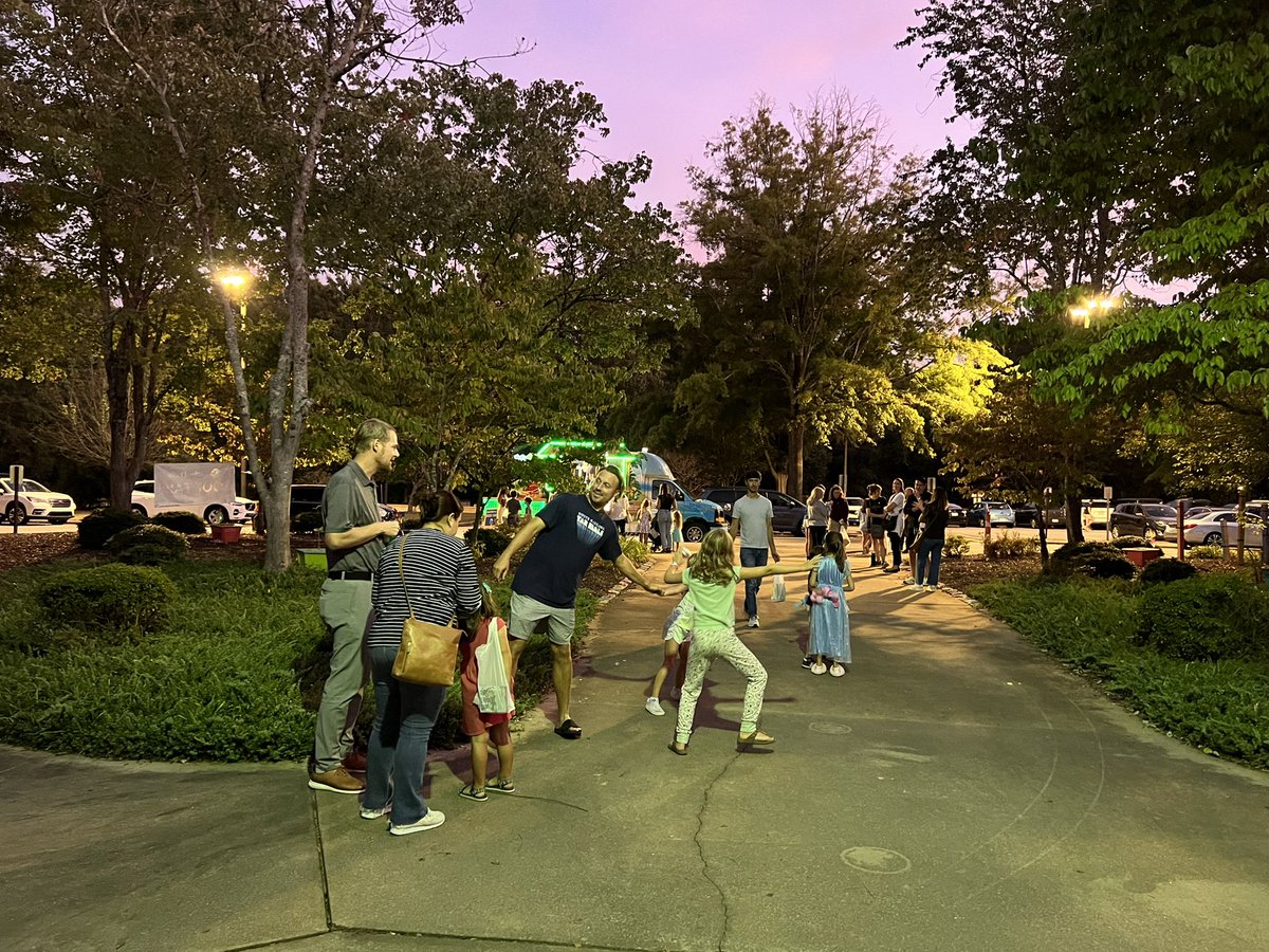 Thank you to Kona Ice for coming to our fall Book fair Family Night. 💗