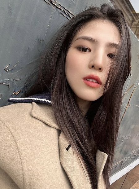 handesohee's tweet photo. Perhaps not every day will be good, but know that there’s definitely something good in every day. Good morning everyone 🌈 https://t.co/3KmWJjdrM6