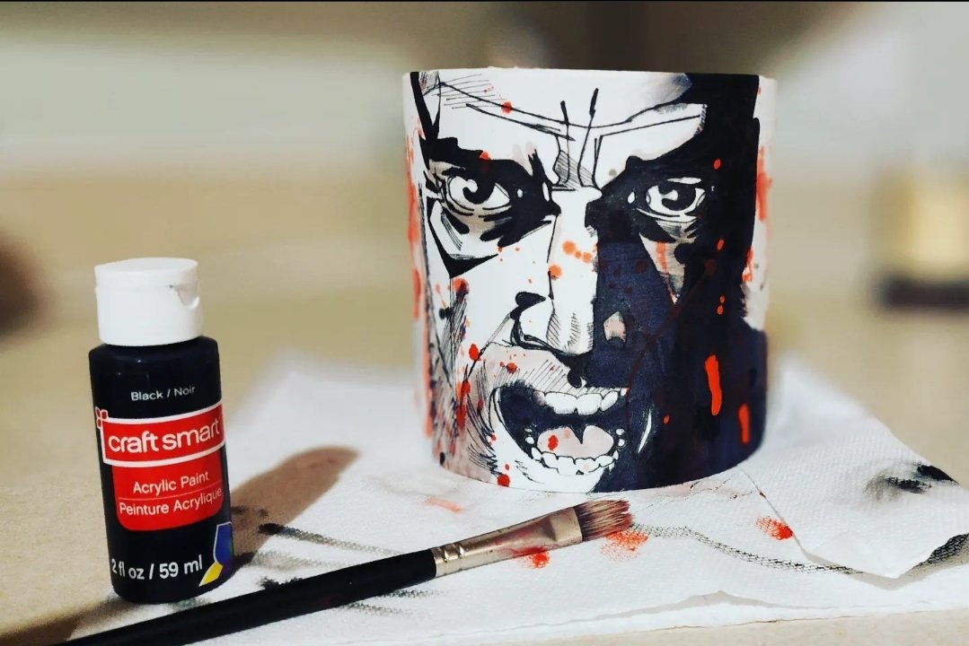 O_RodriguezIII's tweet photo. Pretty much finishing up this one of a kind #TWDComic lamp, hand drawn... #RickGrimes on the shade and a #BloodSplatter base #TWDFAMILY this will be priced like a commission, it's the art that's for sale!
#OscarsRedHat #OscarsArt #lamps #TWDArt #TWDArtist #Walker #Whisperer https://t.co/2l3Tx7Ul8V
