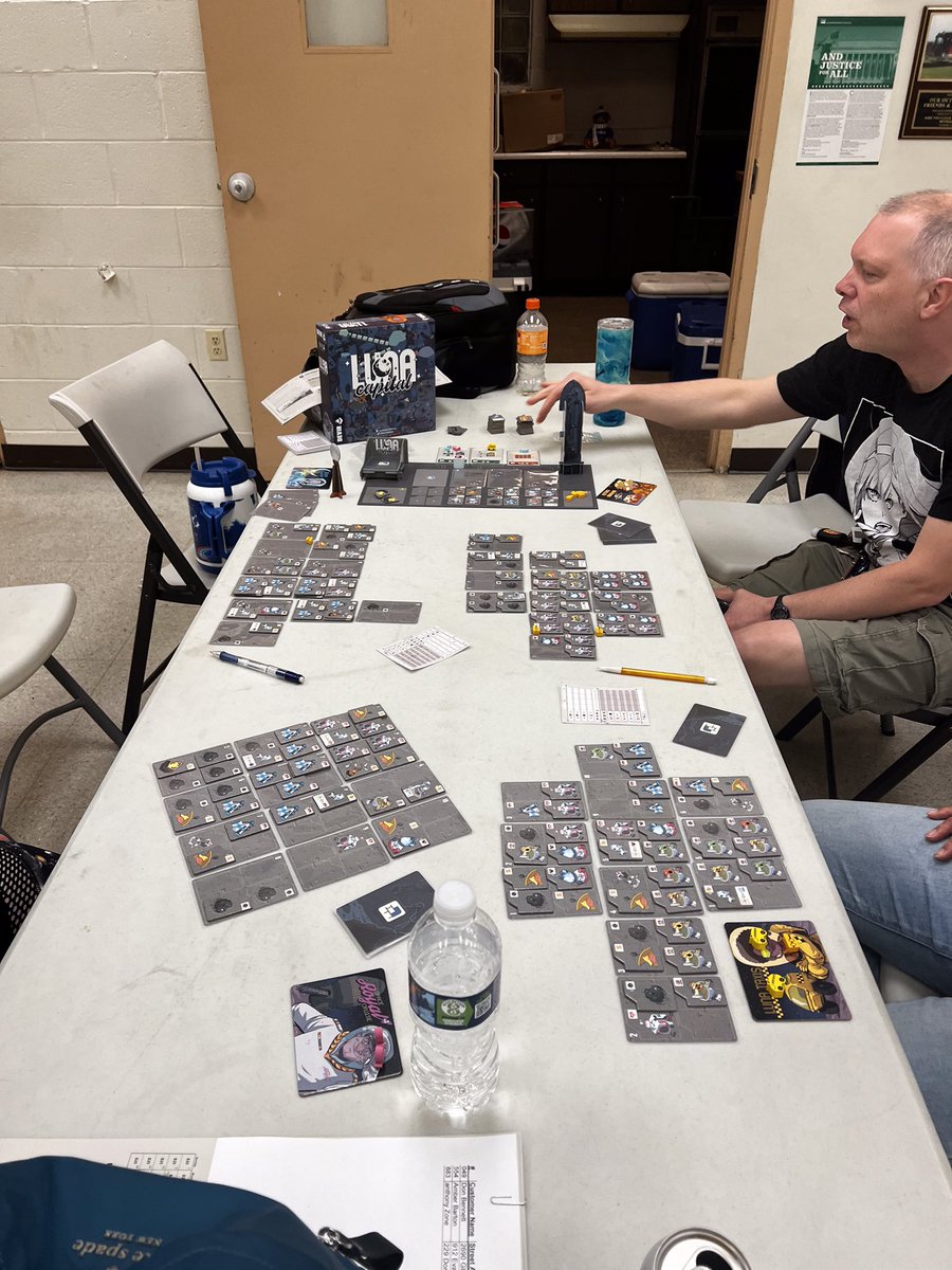 Taught some friends LUNA Capital tonight at a local gaming meetup! There was table talk, a bit of adversarial drafting, and fun times! Game provided by @devirgames and @DexEnvoy! #Lunacapital2022