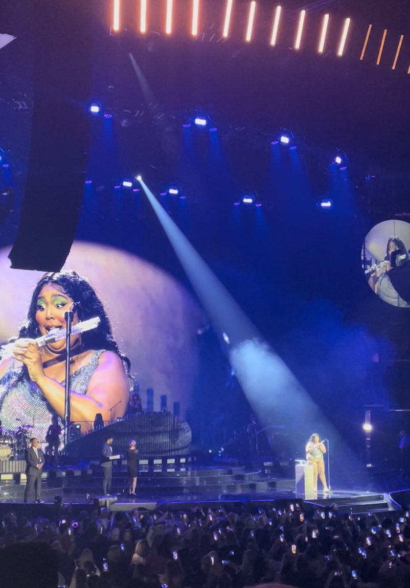 karentravers's tweet photo. Lizzo playing James Madison’s crystal flute, given to her for this moment by the Library of Congress

 (never change DC…❤️) https://t.co/9EpuRLWWlG