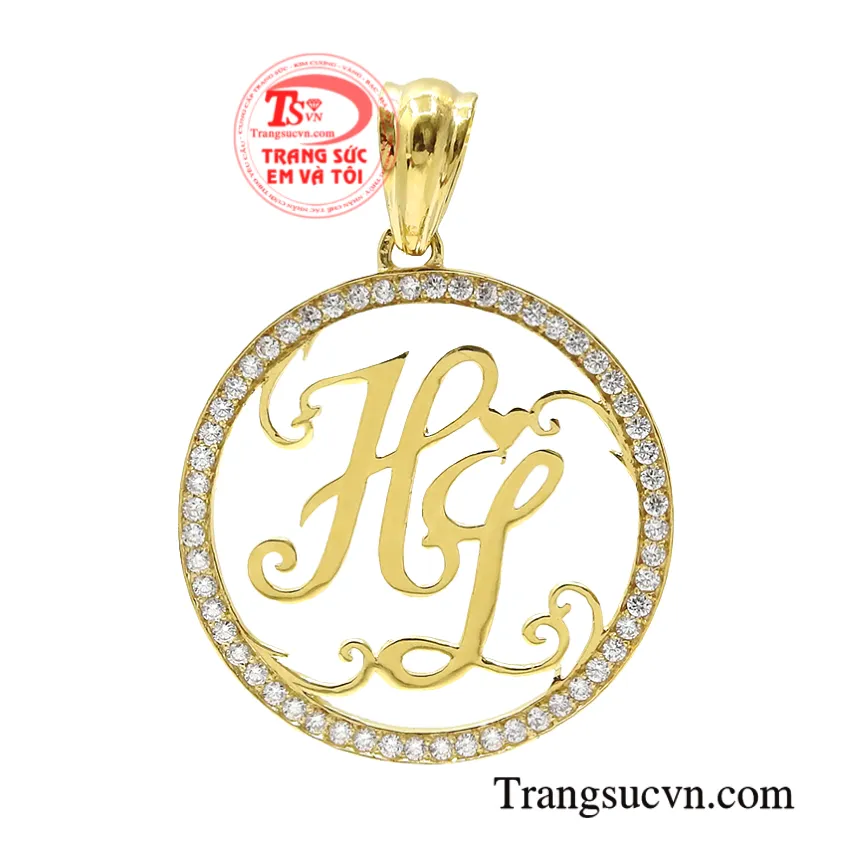 trangsucemvatoi's tweet photo. https://t.co/B428Ls56PA Mặt dây chữ xu hướng thiết kế mang đậm dấu ấn cá nhân cùng phong cách cá tính riêng biệt #matdaychu #matdaychuvang #matday #matdaychuyen #ten #chucailong #vang #EVT #EMVATOI #jewelry #gold #thoitrang #trangsuc #dangcap #catinh @mat_chuyen https://t.co/9Wrlq8KaTW