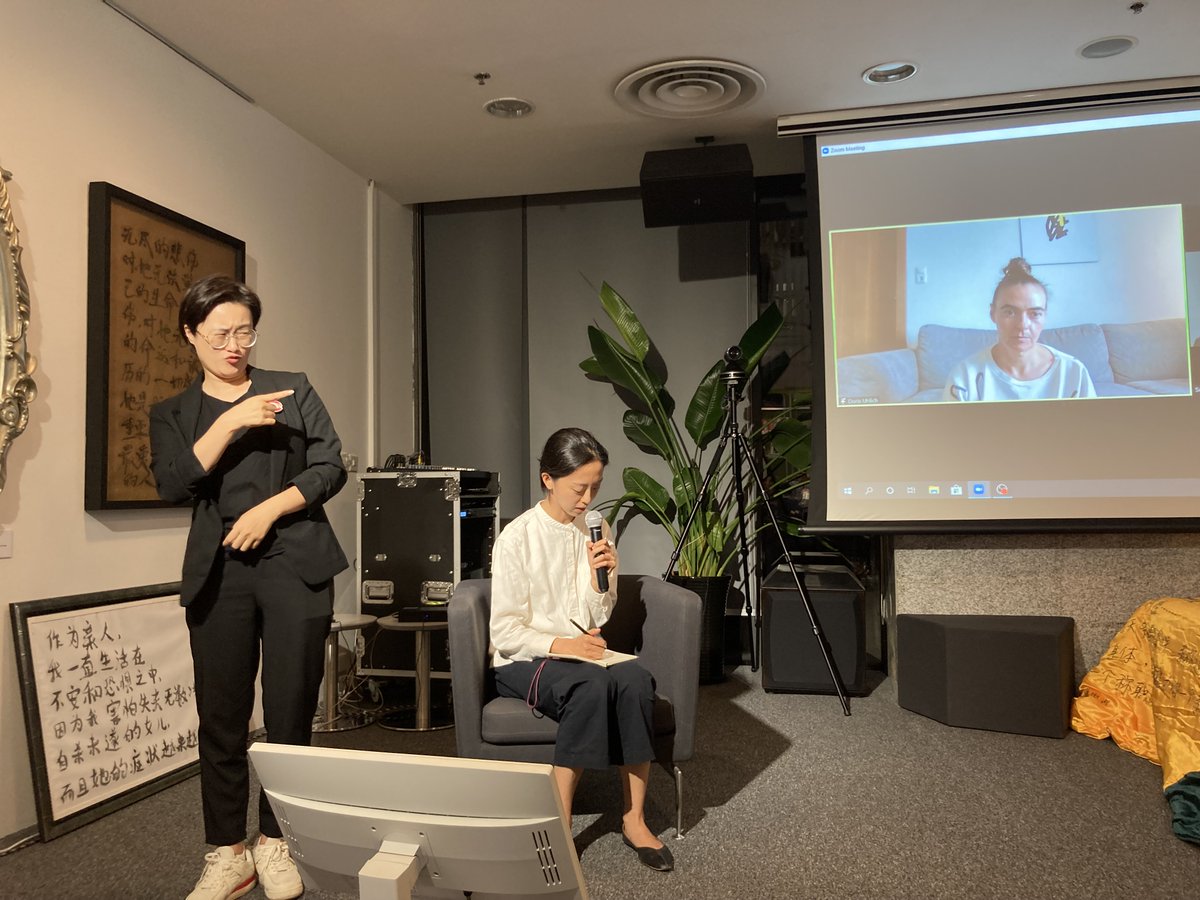 AustriaShanghai's tweet photo. #AustriaShanghai supports diversity festival in Shanghai💃👨‍🦽 Dance workshop and artist talk with Austrian dance artist #DorisUhlich; screening #Ravemachine with #MichaelTurinsky at #GoetheInstitutShanghai 
@MFA_Austria #DAWA #DiverseAsWeAre #inclusion #accessibility #equity https://t.co/9yiu71eEOm