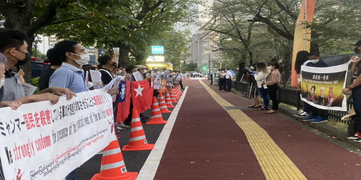 DVB_English's tweet photo. Burmese in Japan protested the junta’s invitation to the funeral of Prime Minister Shinzo Abe. The rally was held in front of the Ministry of Foreign Affairs in Tokyo on Sept. 26. “The military council’s Tokyo ambassador only represents the terrorist military council. He is.../1 https://t.co/mn2QxyL1lm