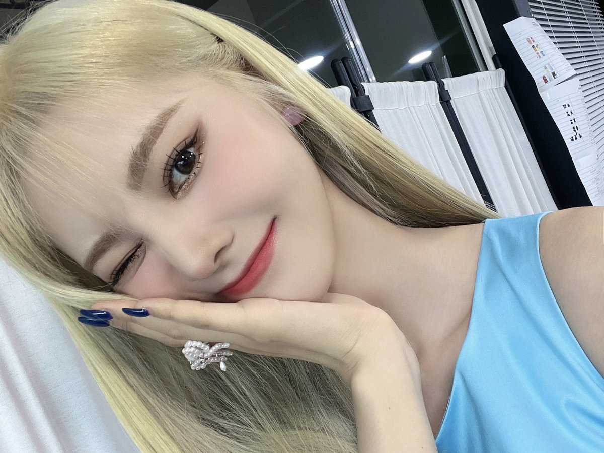 [#진솔 / #JinSoul] 이달의 소녀 일본 앨범 발매 했다던데,,,🤨🥴

#이달의소녀 #LOONA