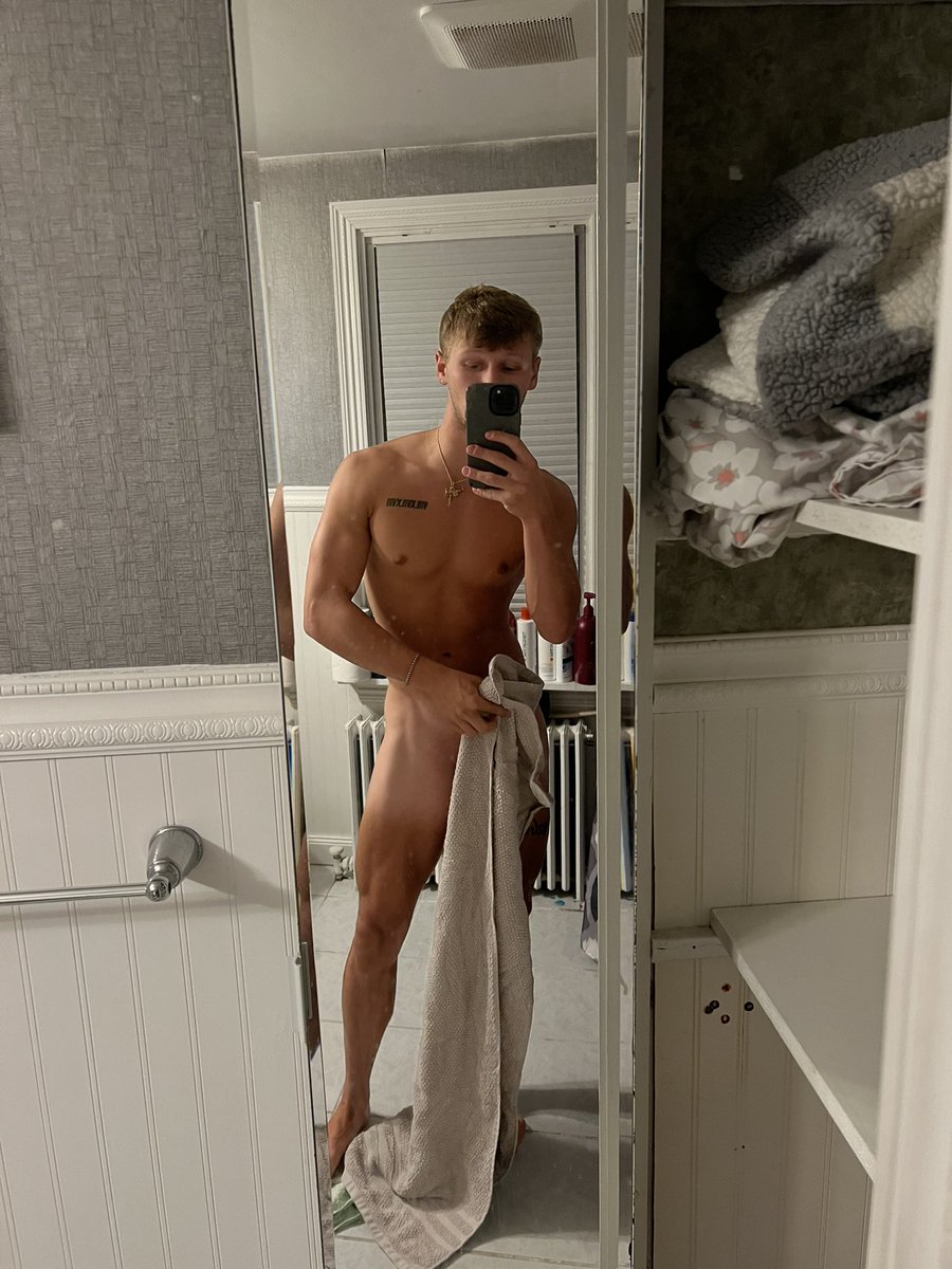 MasterStormOF's tweet photo. just took an ice bath, should i go to the gym again? 😋 https://t.co/IZO0M73AkC
