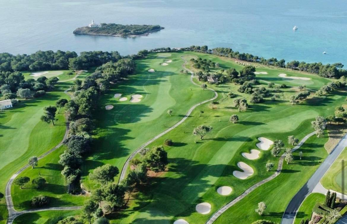 egtgolftours's tweet photo. Club de Golf Alcanada amazing views from the air.

Who wants to play  here? 🏌🏽‍♂️

https://t.co/bzV8u0txYJ

#mallorcagolfisland #pulagolfresort  #alcanadagolf #golfsonservera #alcanada #pulagolf #mallorcagolf #golflife #golfer  #mallorca Alcanada Golf. #espana #spain #egtgolftour https://t.co/47UFVNpM7q