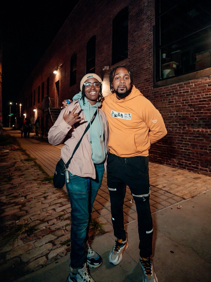 LDashMizzy's tweet photo. Same energy ehhh time we link up 🔦
@TheRealChyTown &amp; L-Mizzy https://t.co/KL3H9ipIDi