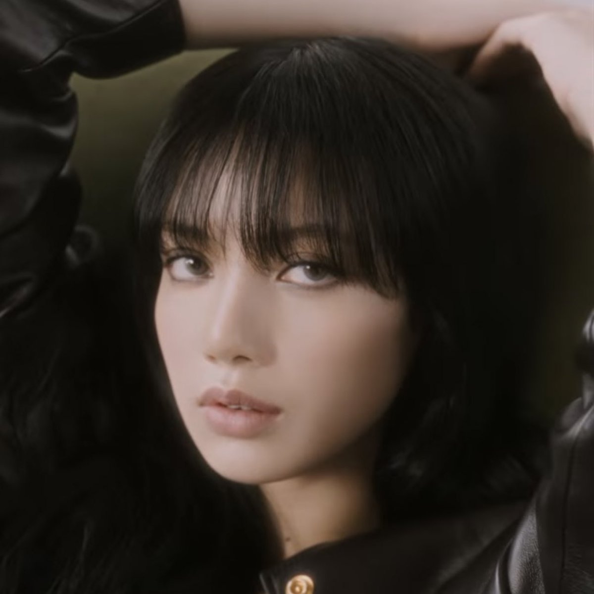 LiliesHome_'s tweet photo. สวยแบบน่าหลงไหล 💫
#LISAXCELINE #LISA #LALISA #MONEY https://t.co/1zu9low4oC
