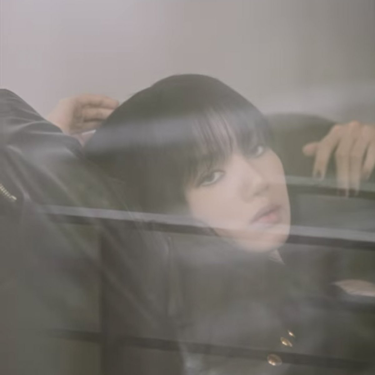 LiliesHome_'s tweet photo. สวยแบบน่าหลงไหล 💫
#LISAXCELINE #LISA #LALISA #MONEY https://t.co/1zu9low4oC
