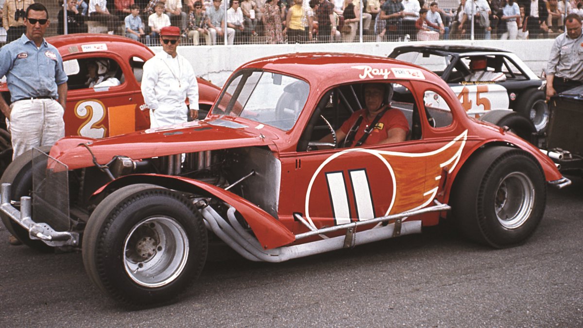 LegendsNascar's tweet photo. Remembering Ray Hendrick today
4/1/1929 - 9/28/1990 #RIP
Virginian Ray Hendrick won over 700 modified & late model sportsman races in his 30+ year career. He won the modified Race of Champions twice and is the winningest driver ever at Martinsville (20 wins).
#MrModified π https://t.co/UytxuKJBqL