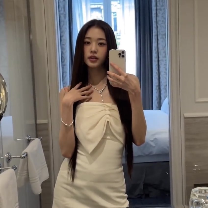 ivepics_'s tweet photo. low quality pic high quality girl 💎 https://t.co/84PQl7tzRl
