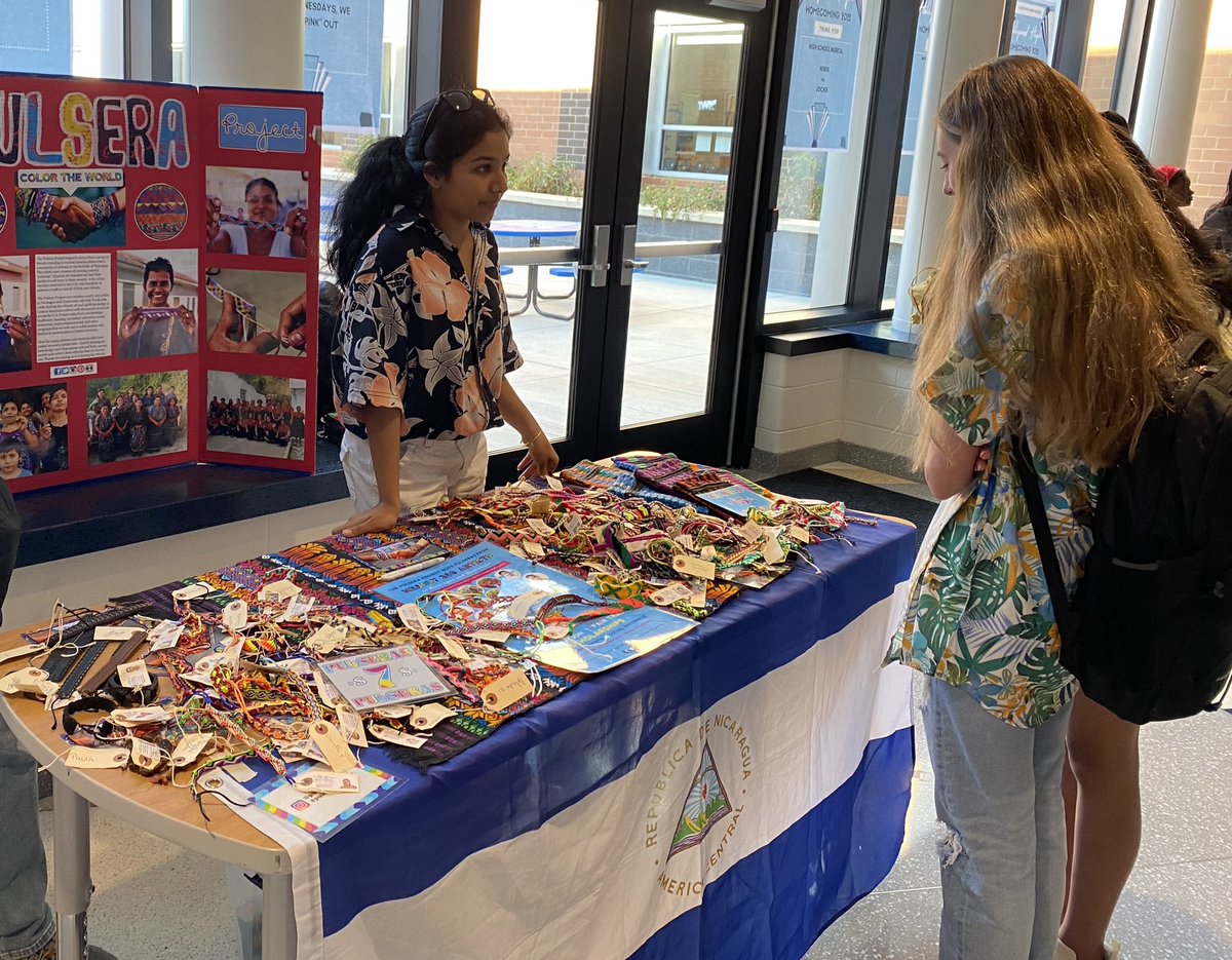 IngridRavelo2's tweet photo. ¡Hola! Help us support  @PulseraProject! Come and buy your handwoven bracelet today! We have a great variety to choose from! $7 ❤️🌎@Lightridge_LCPS 
@lightridge_wl 
#HispanicHeritageMonth2022 https://t.co/2d0unP5jEx